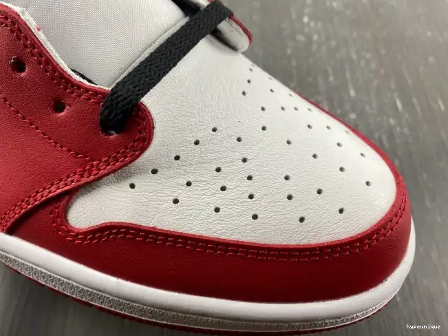HYPE Chicago Retro Jordan Air Low 705329-600 1 0611